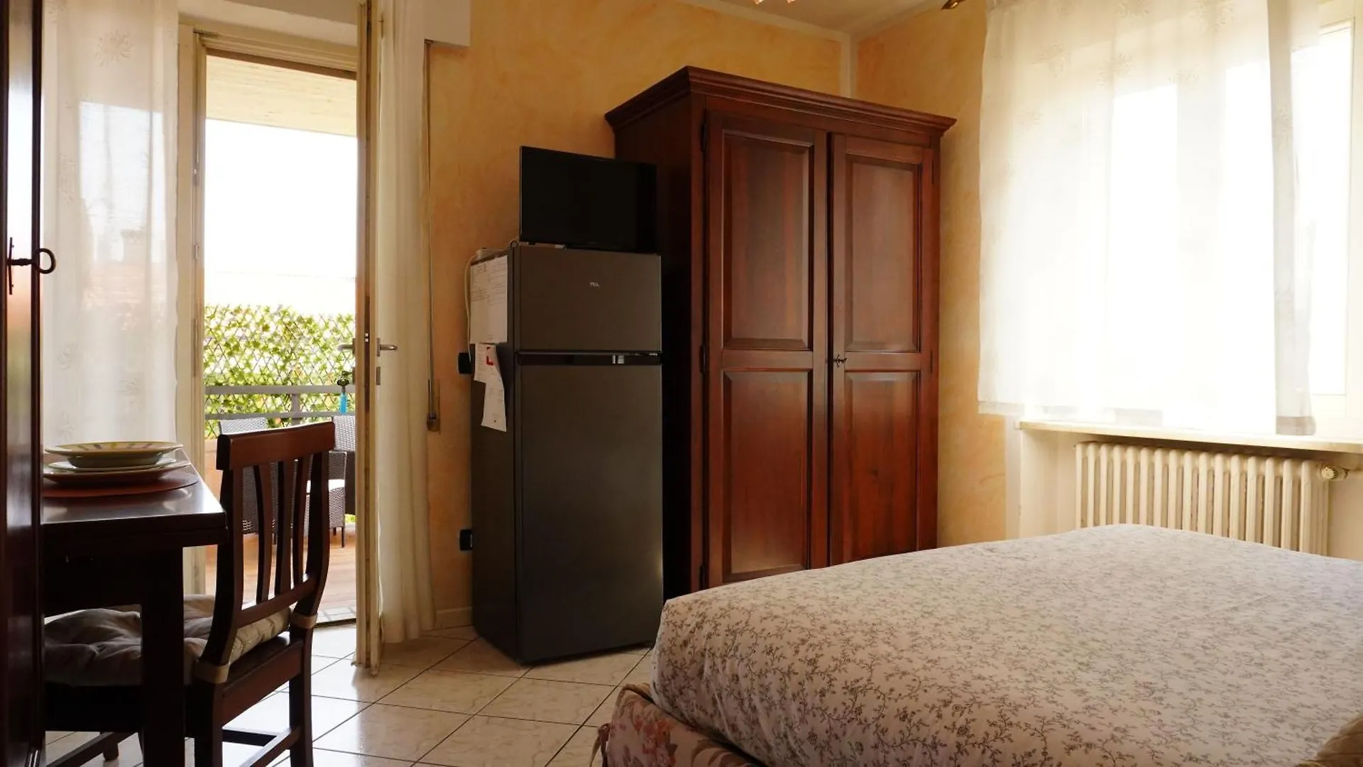 Studio Apartment Mit Seeblick Desenzano del Garda Italien