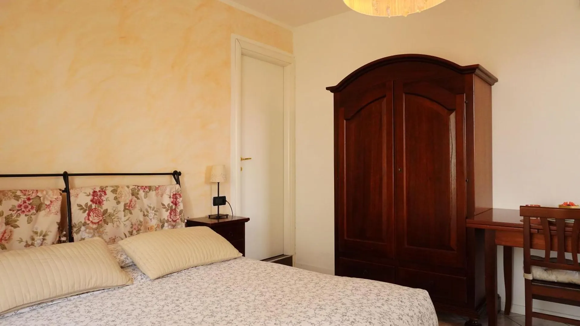 Studio Apartment Mit Seeblick Desenzano del Garda 0*,  Italien
