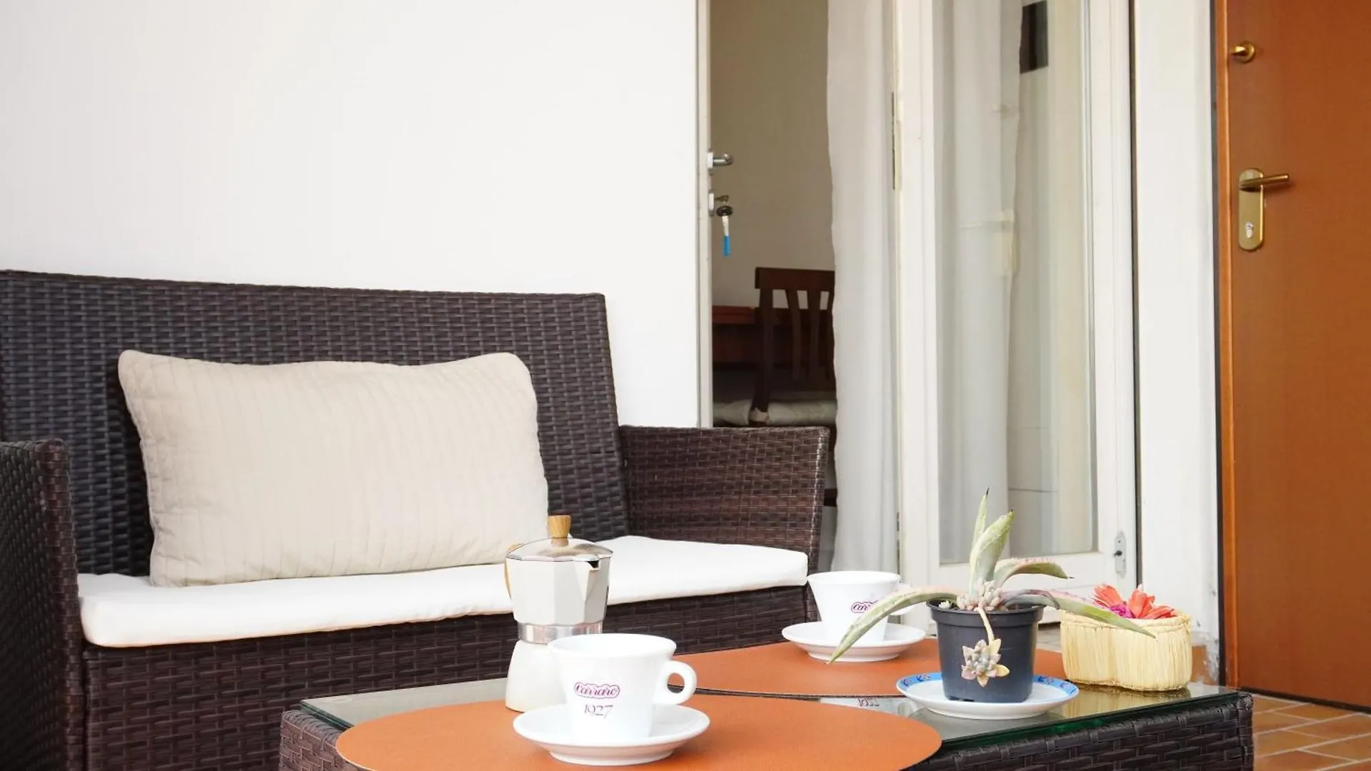 Studio Apartment Mit Seeblick Desenzano del Garda