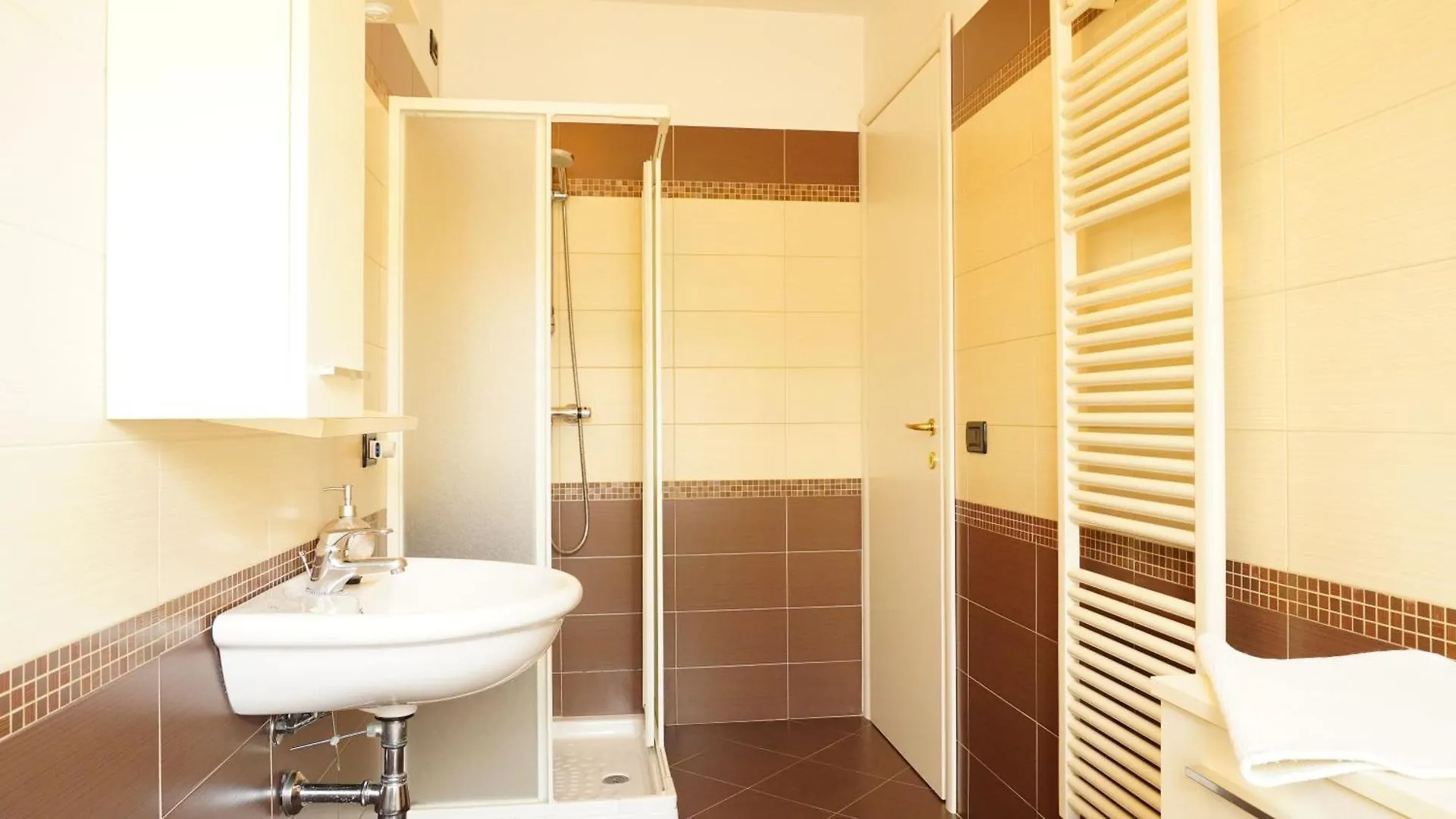 Studio Apartment Mit Seeblick Desenzano del Garda Italia